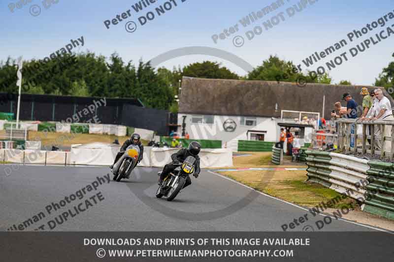 Vintage motorcycle club;eventdigitalimages;mallory park;mallory park trackday photographs;no limits trackdays;peter wileman photography;trackday digital images;trackday photos;vmcc festival 1000 bikes photographs